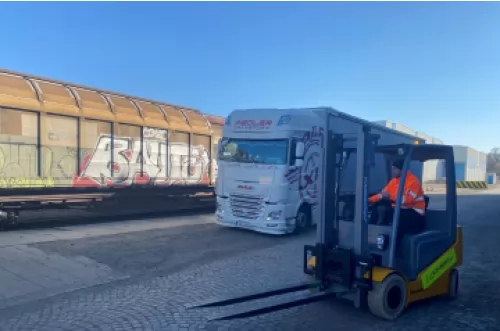 Humanitární vlakový most mezi Prahou a Ukrajinou