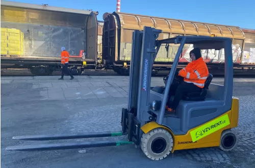 Humanitární vlakový most mezi Prahou a Ukrajinou - 999