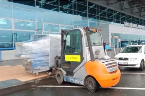 Loading of an airport X-ray