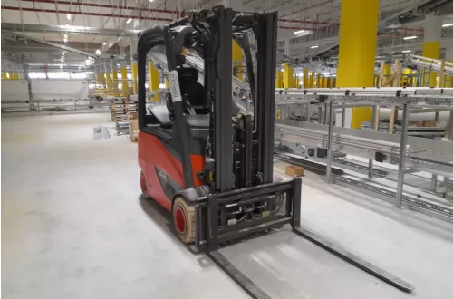 Pronájem několika strojů pro Amazon - 999