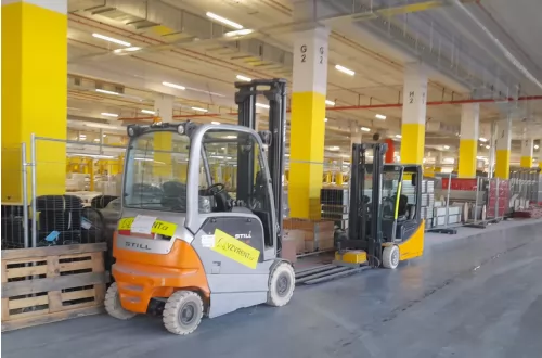 Pronájem několika strojů pro Amazon - 999