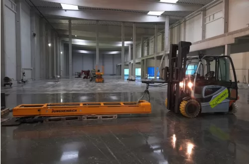 Pronájem s instalací zvedacího zařízení - 999
