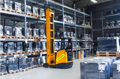 Pronájem manipulační techniky eshopům - 999