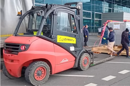 Další úspěšné květnové realizace: technika VZV RENT v akci - 2