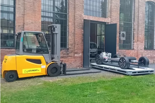 Červenec přinesl další zajímavé nasazení techniky VZV RENT napříč celou ČR - 1