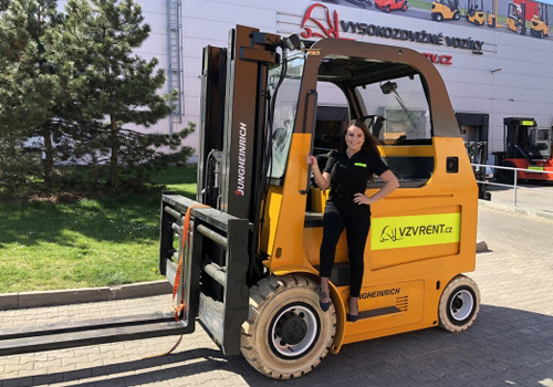 Heavy duty electric forklifts